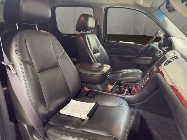 Used 2011 Cadillac Escalade EXT Luxury image 18