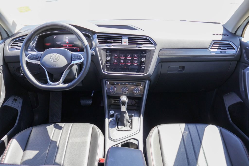 Used 2024 Volkswagen Tiguan SE image 6