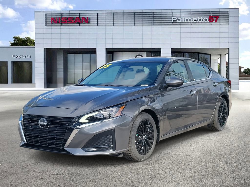 Used 2025 Nissan Altima 2.5 SV w/ SV Special Edition Package image 3