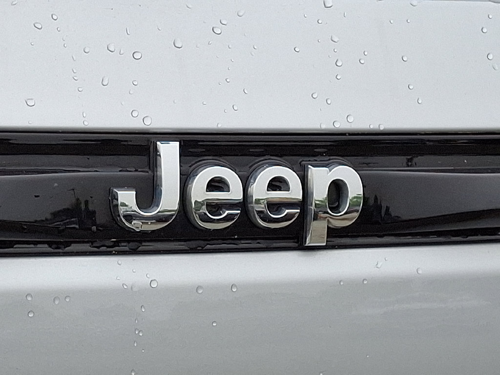 Used 2022 Jeep Grand Cherokee Limited AWD/4WD image 32