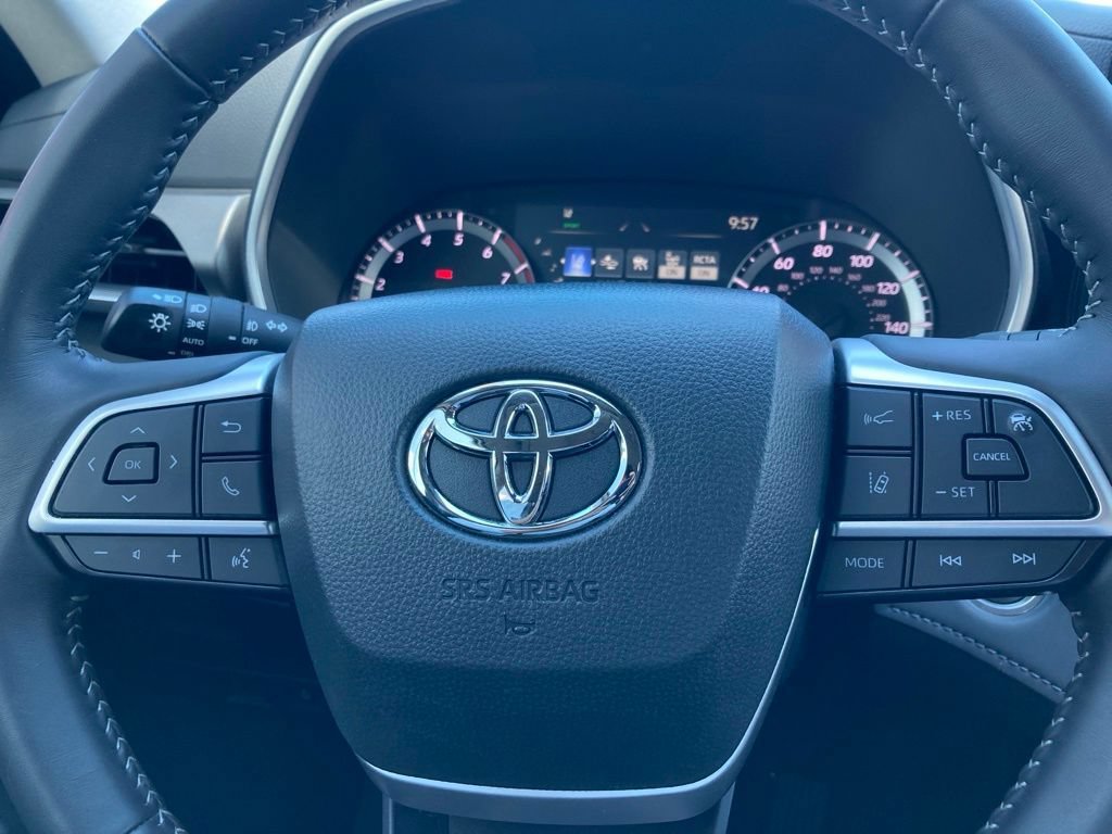 Certified 2025 Toyota Highlander XLE FWD image 20