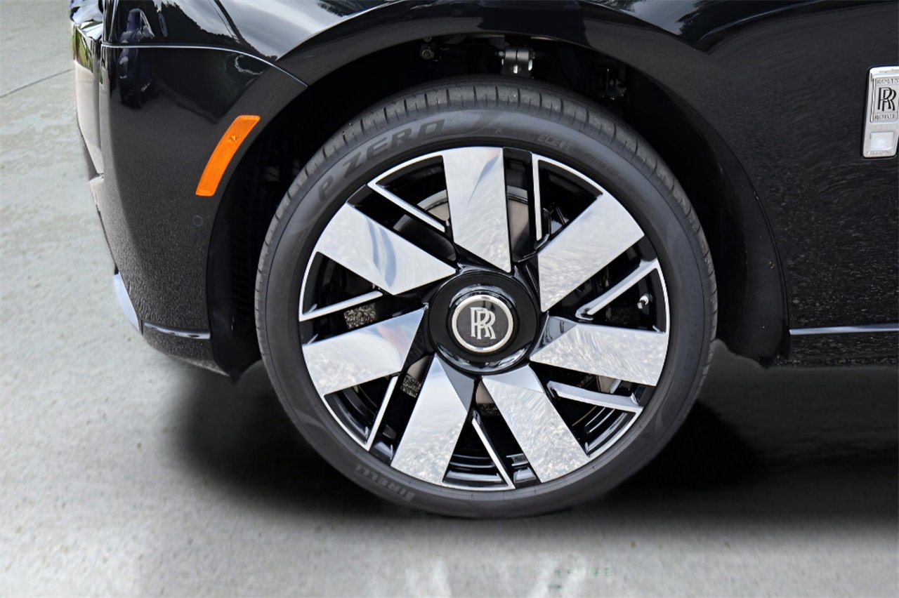 Used 2025 Rolls-Royce Cullinan image 11