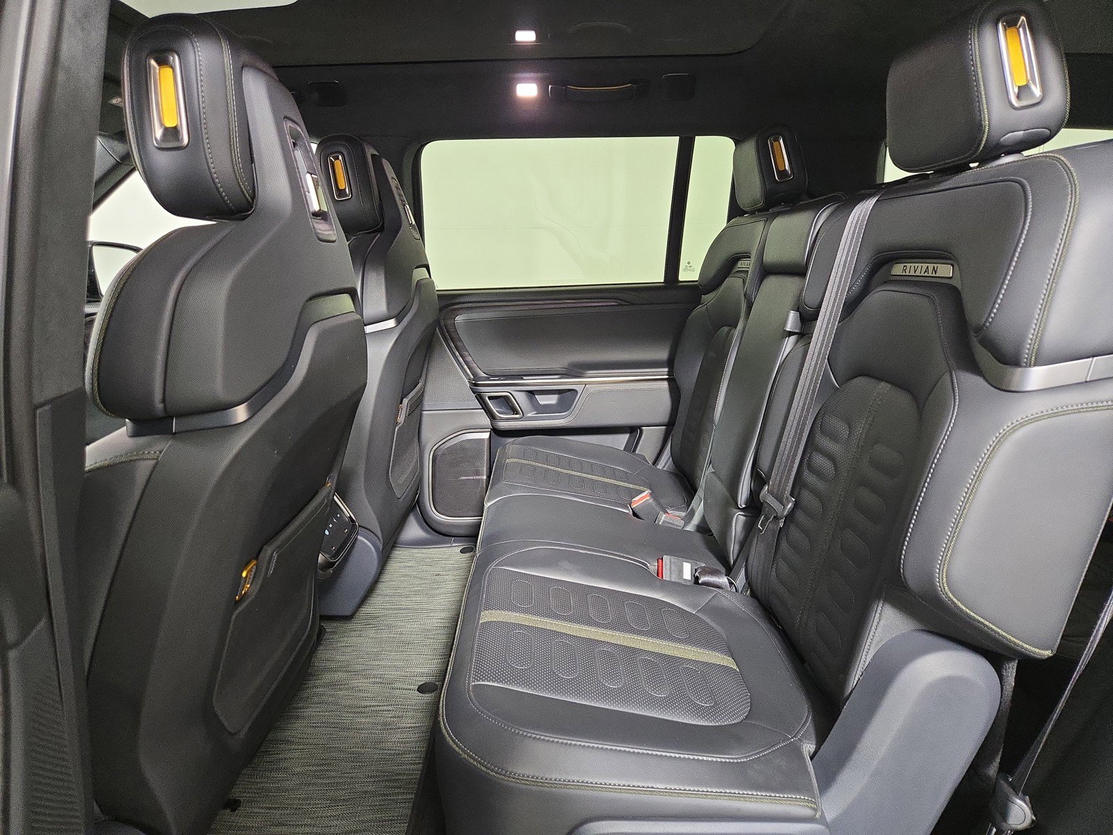 Used 2022 Rivian R1S Launch Edition image 21