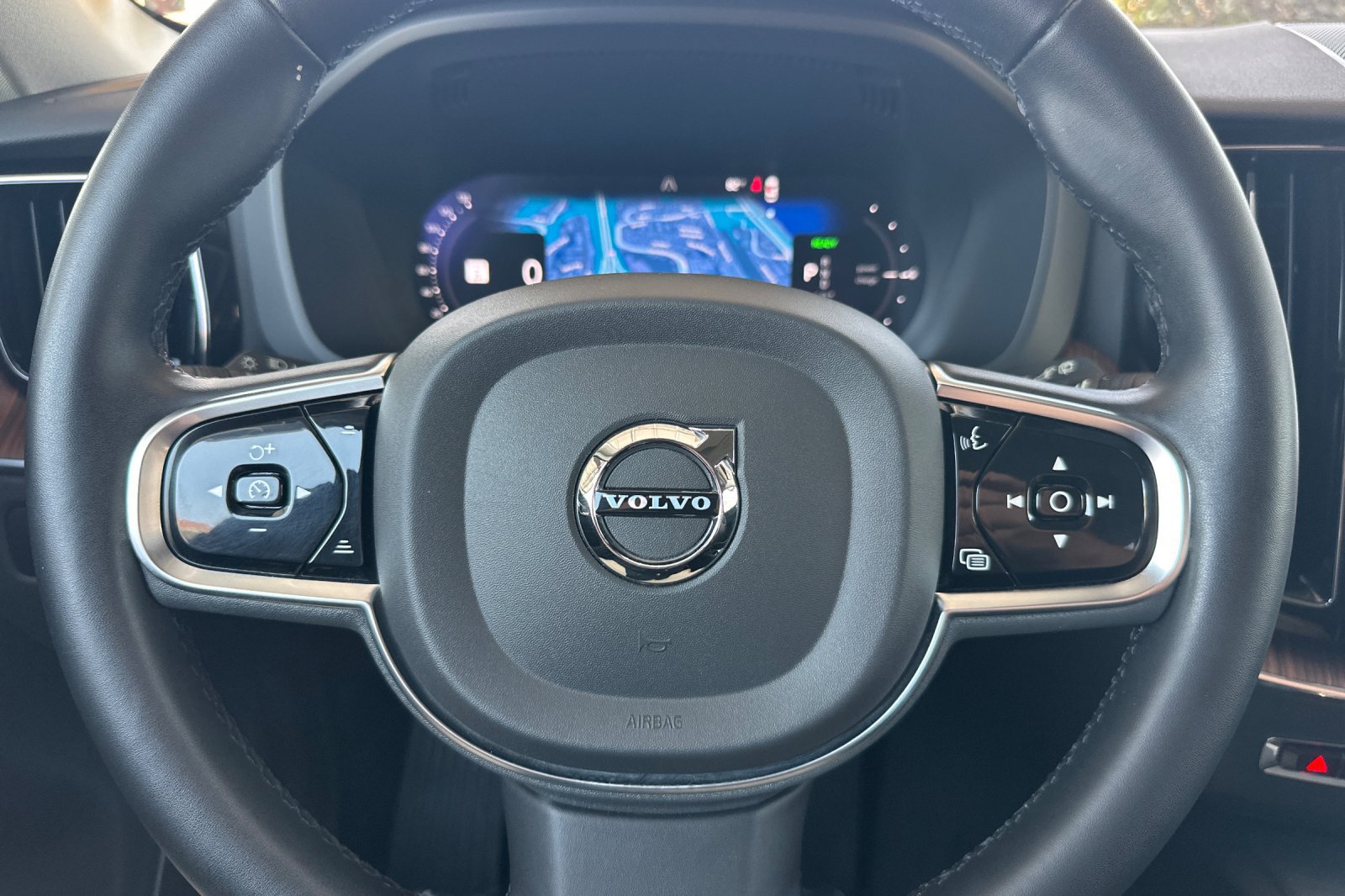 Certified 2023 Volvo XC60 T8 Plus AWD/4WD image 28