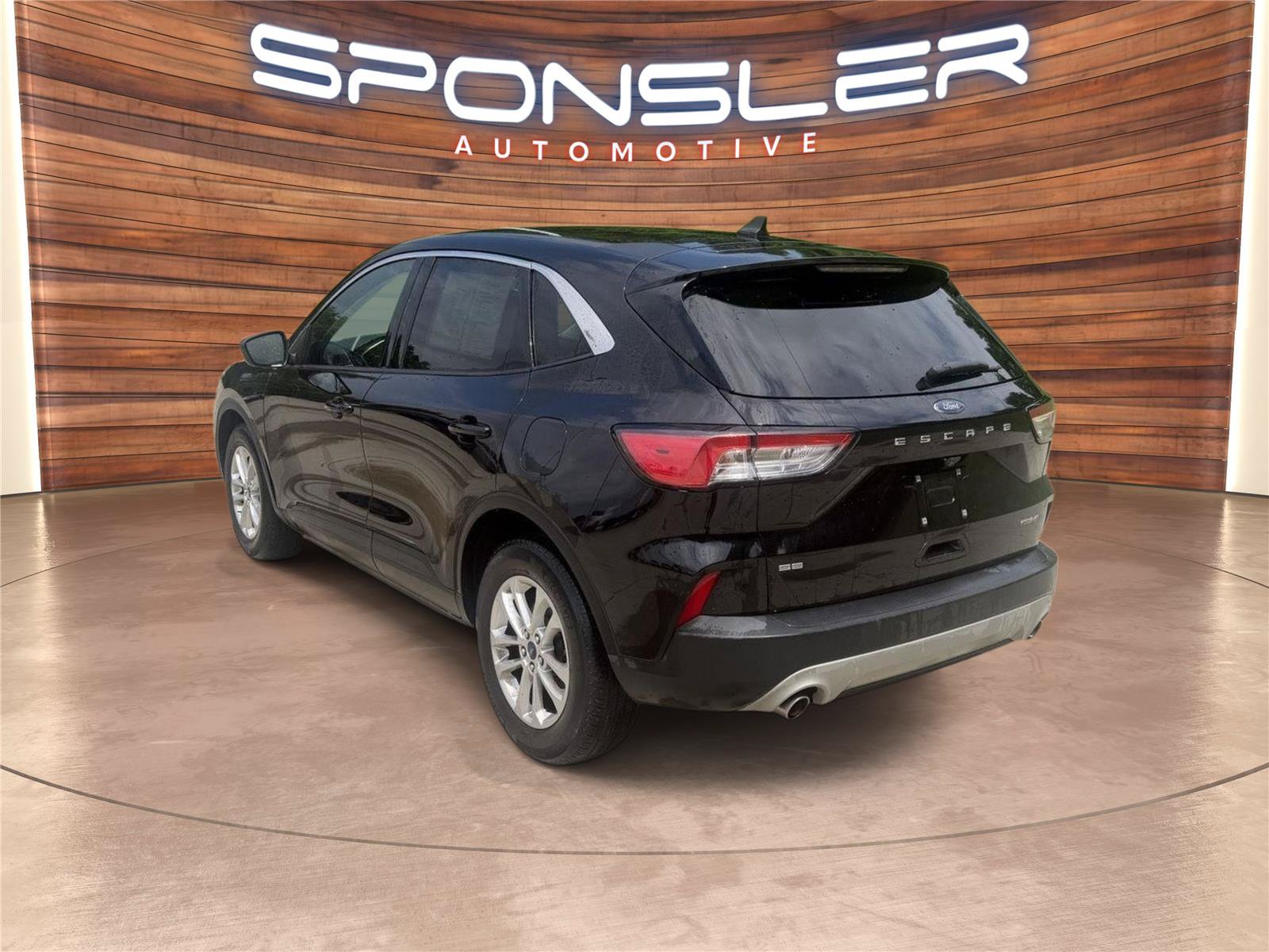 Used 2022 Ford Escape SE w/ Cold Weather Package FWD image 3