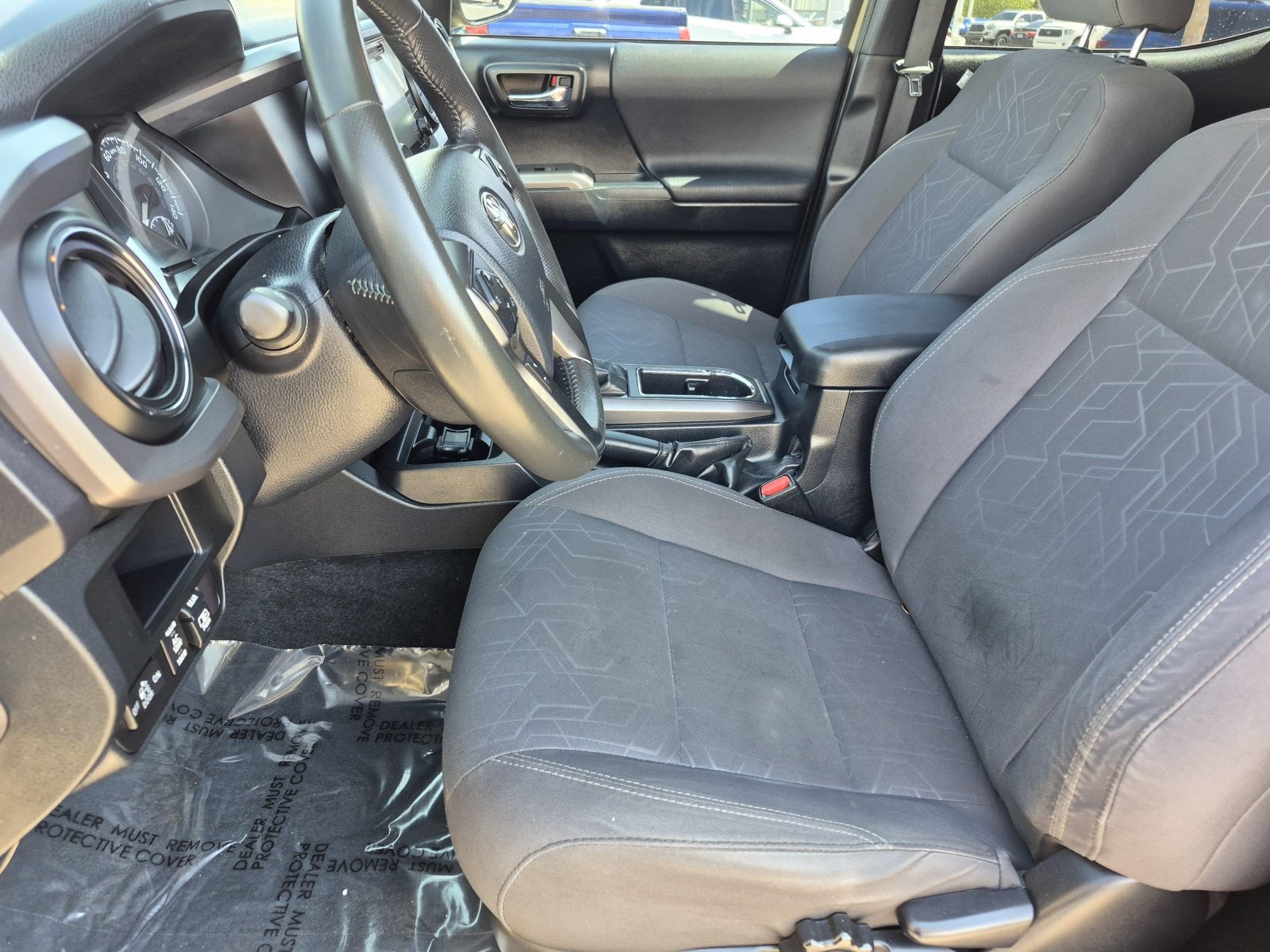 Used 2017 Toyota Tacoma TRD Off-Road w/ Tow Package (A/T) AWD/4WD image 16
