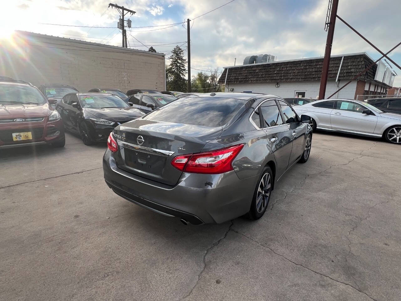 Used 2017 Nissan Altima 2.5 SL w/ Moonroof Package FWD image 6