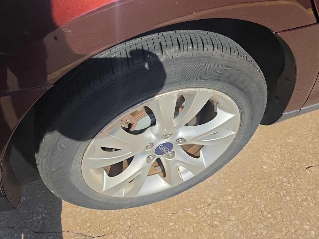 Used 2012 Ford Taurus SEL FWD image 11