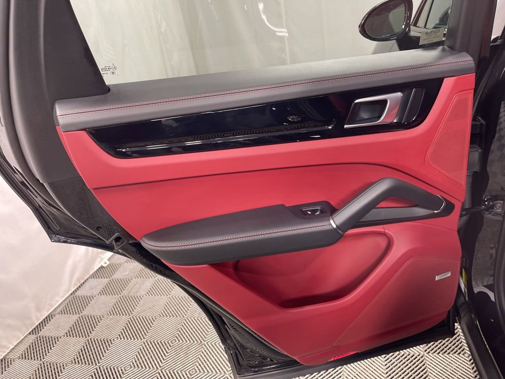 Used 2022 Porsche Cayenne E-Hybrid Coupe image 27