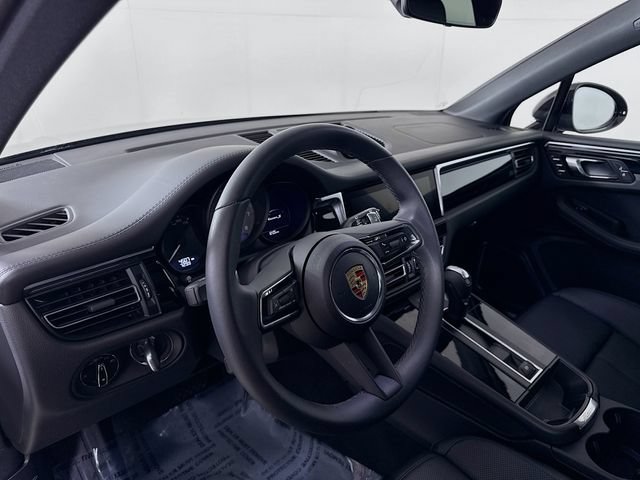 Certified 2025 Porsche Macan S AWD/4WD image 4