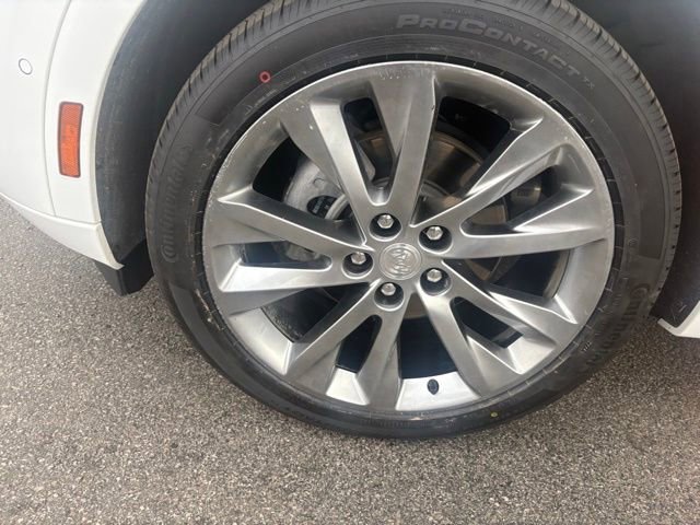 Certified 2021 Buick Envision Avenir w/ Technology Package II image 22