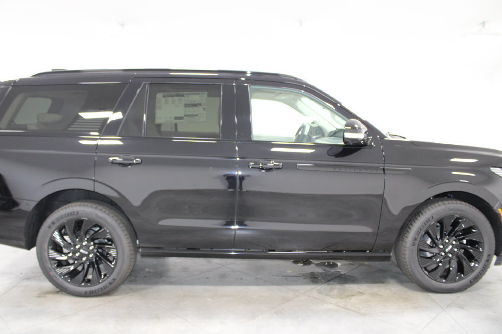 New 2027 Lincoln Navigator Reserve w/ Jet Appearance Package AWD/4WD image 10