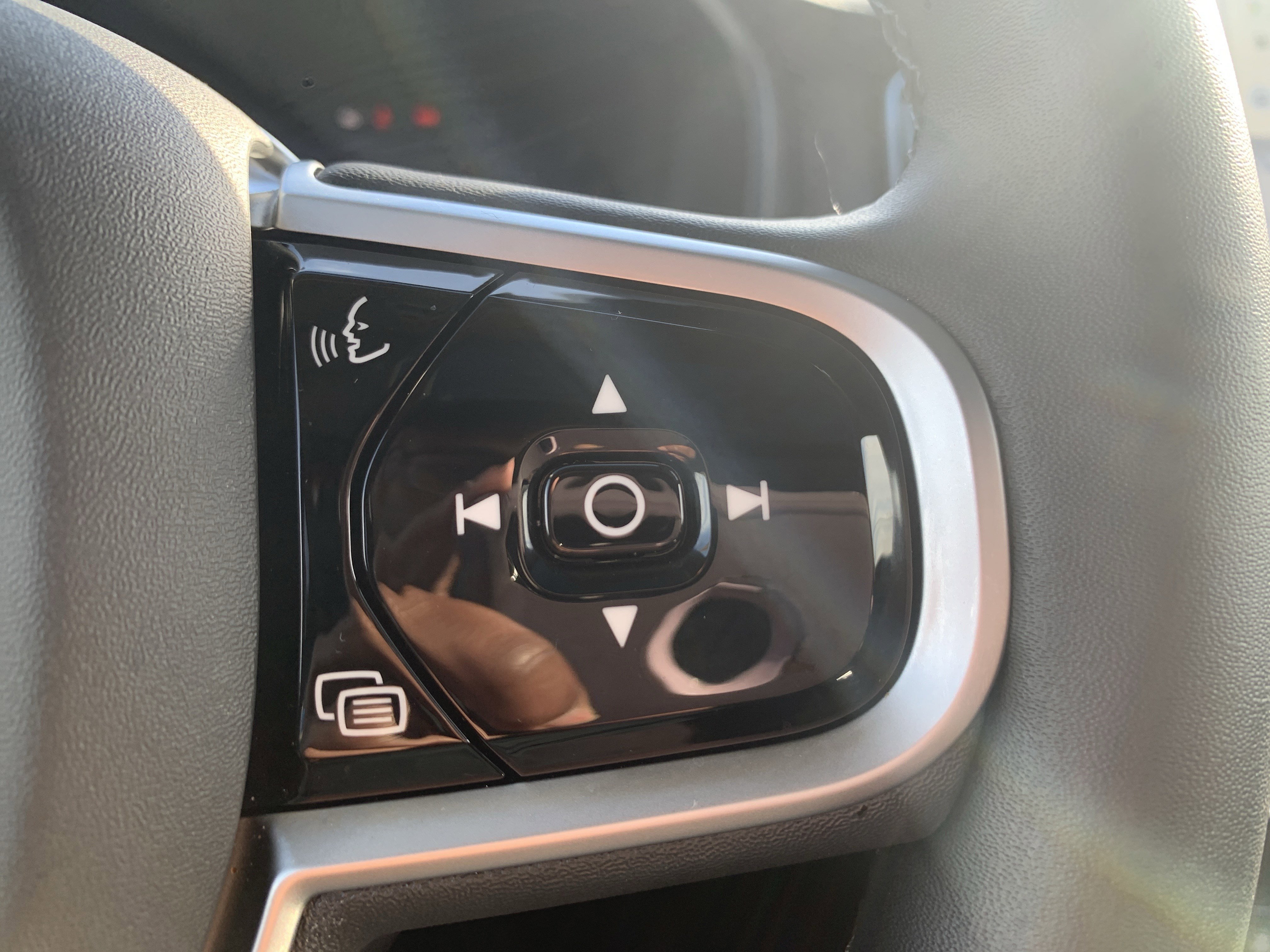 Used 2025 Volvo XC90 B6 Plus image 20