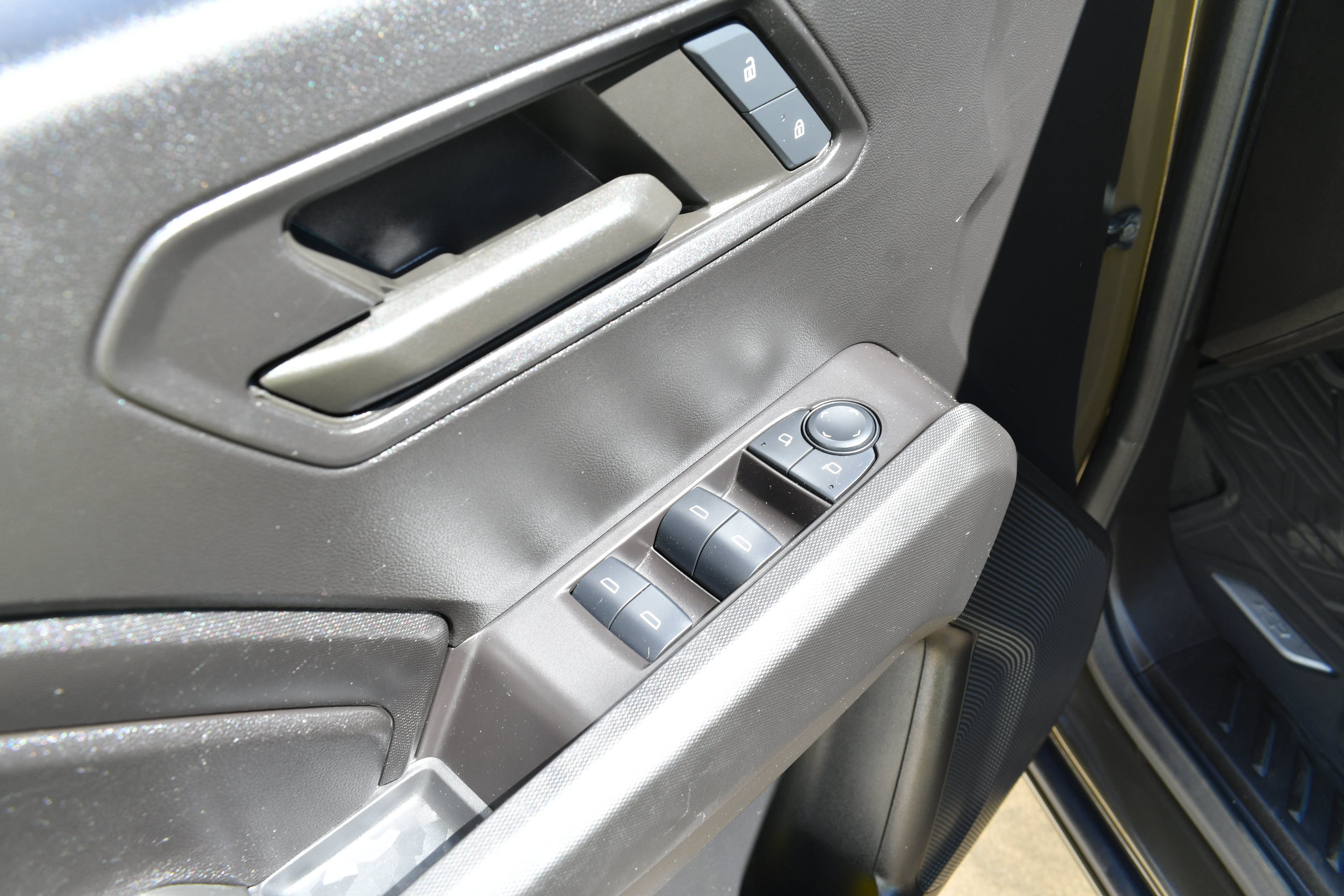 Used 2024 Chevrolet Colorado W/T RWD image 10
