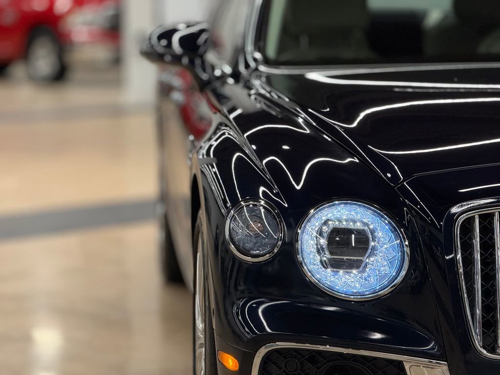 Used 2022 Bentley Flying Spur Plug-In Hybrid image 17