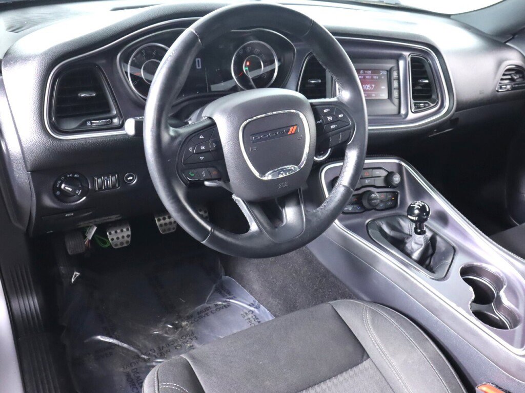 Used 2016 Dodge Challenger R/T RWD image 9
