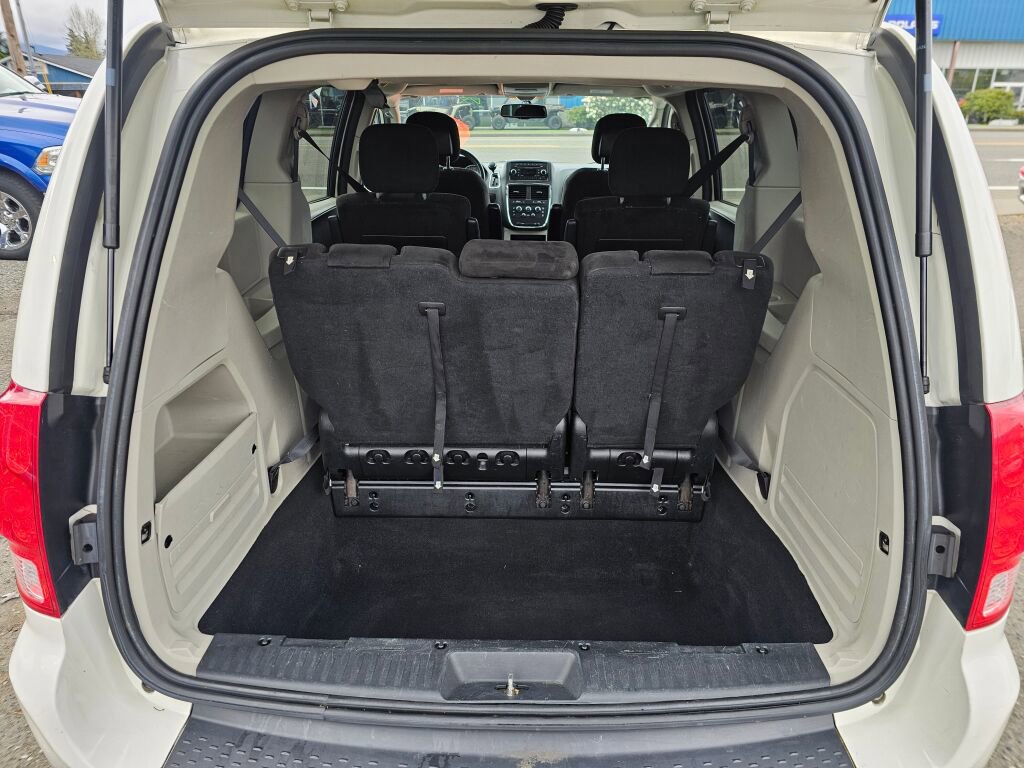 Used 2013 Dodge Grand Caravan SE FWD image 18