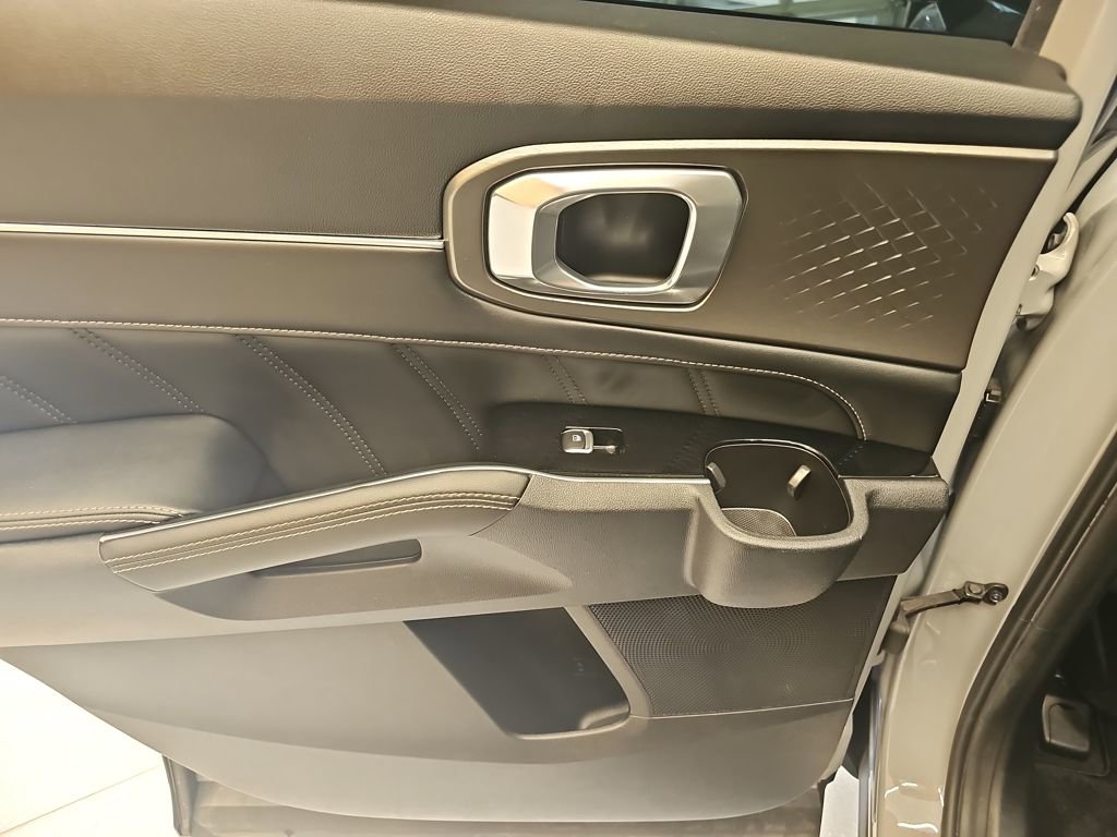 Used 2023 Kia Sorento SX image 40
