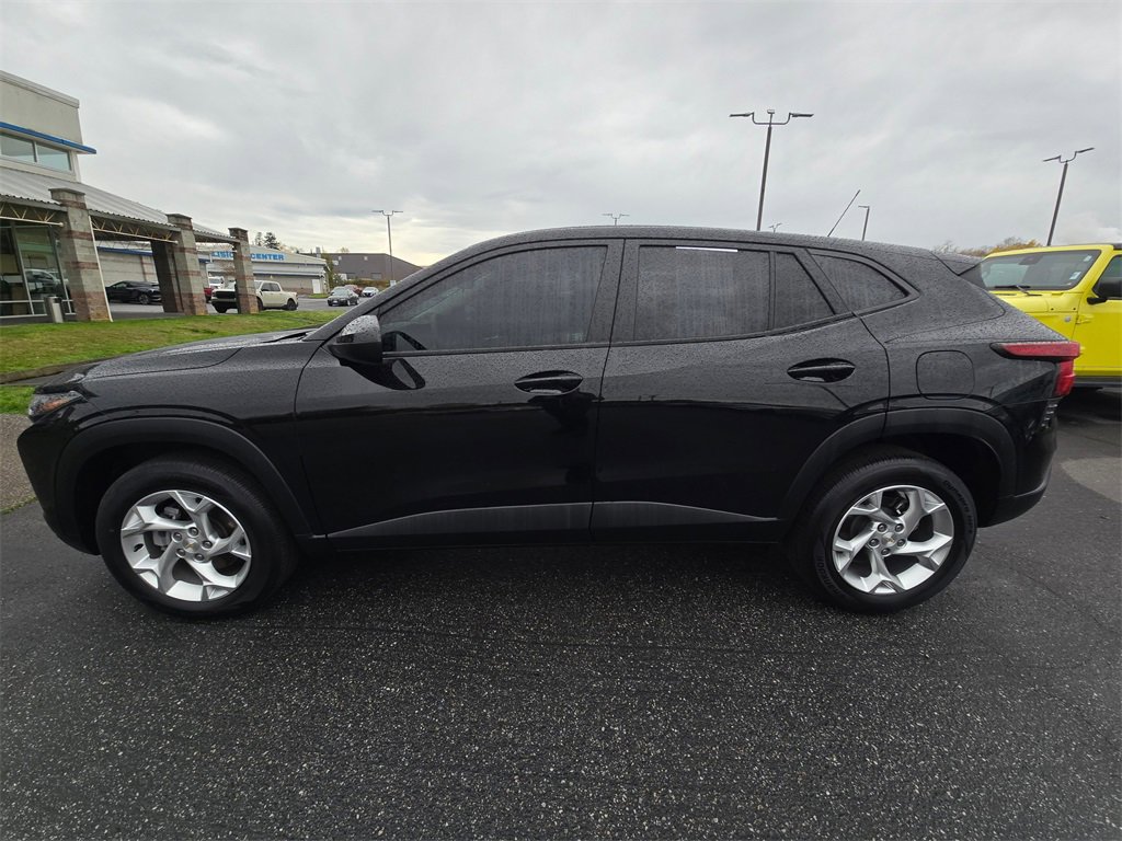 Certified 2024 Chevrolet Trax LS w/ LS Convenience Package image 6