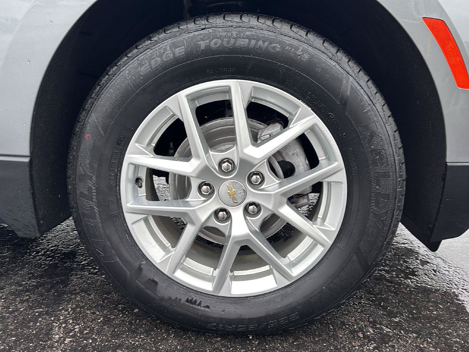 Used 2024 Chevrolet Equinox LT AWD/4WD image 9