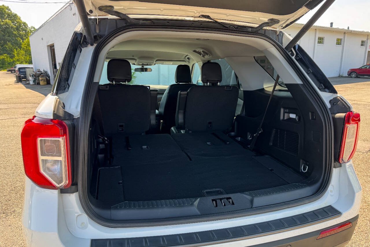 Used 2023 Ford Explorer XLT w/ Equipment Group 202A AWD/4WD image 19