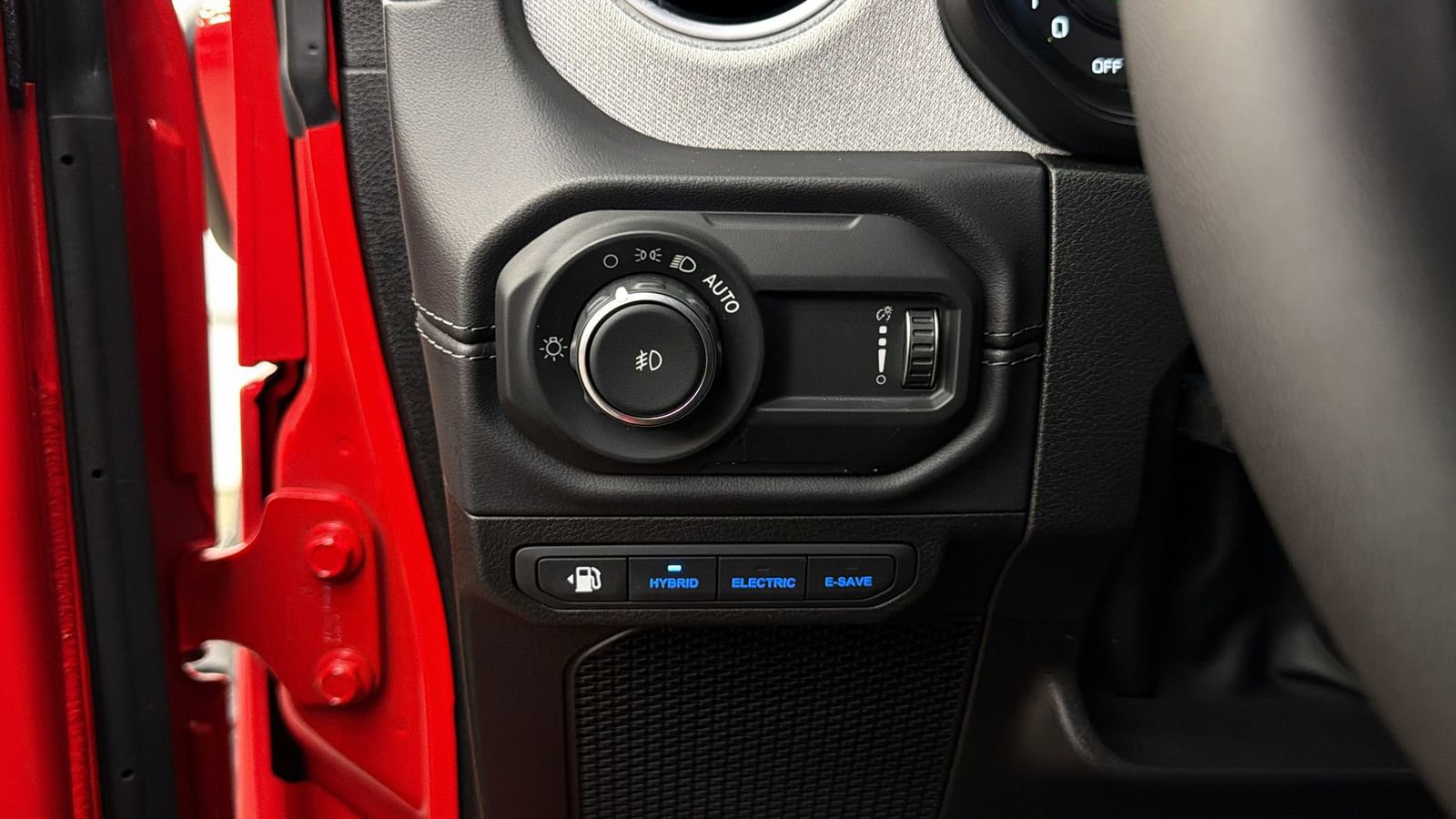 Used 2025 Jeep Wrangler Unlimited Sahara AWD/4WD image 27