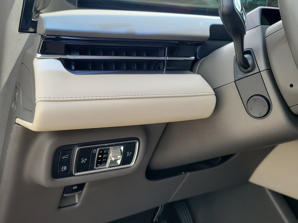Certified 2024 Lincoln Nautilus Premier AWD/4WD image 17