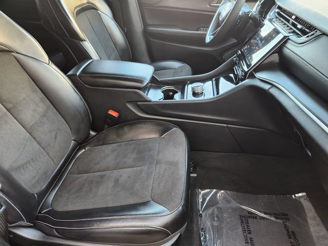 Used 2025 Jeep Grand Cherokee L Altitude RWD image 19