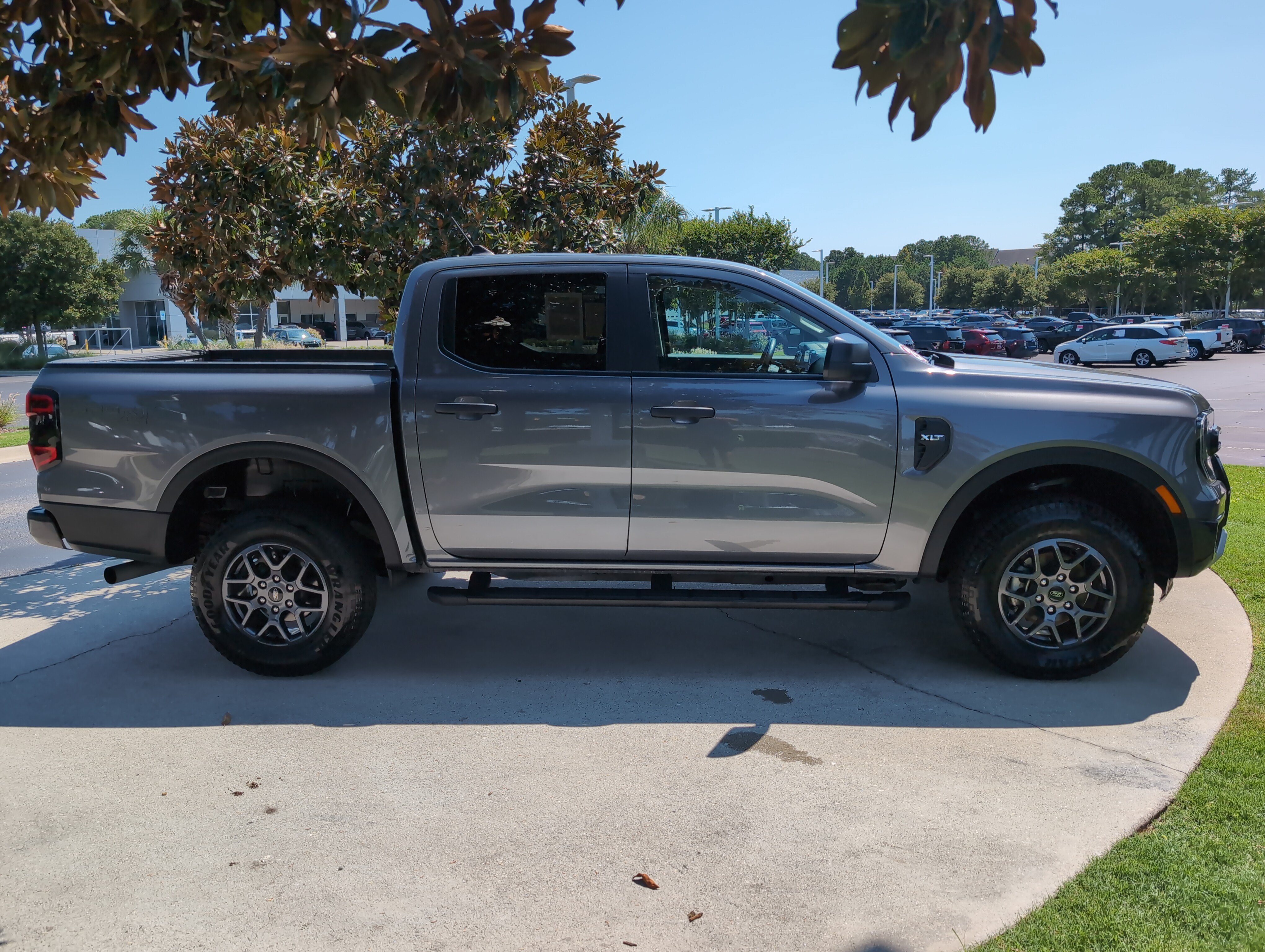 Used 2025 Ford Ranger XLT w/ Equipment Group 301A High AWD/4WD image 11