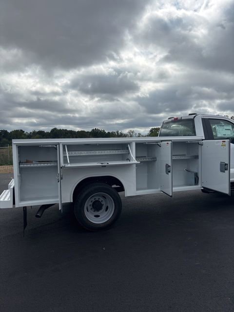 New 2026 Ford F550 4x4 Regular Cab Super Duty image 17