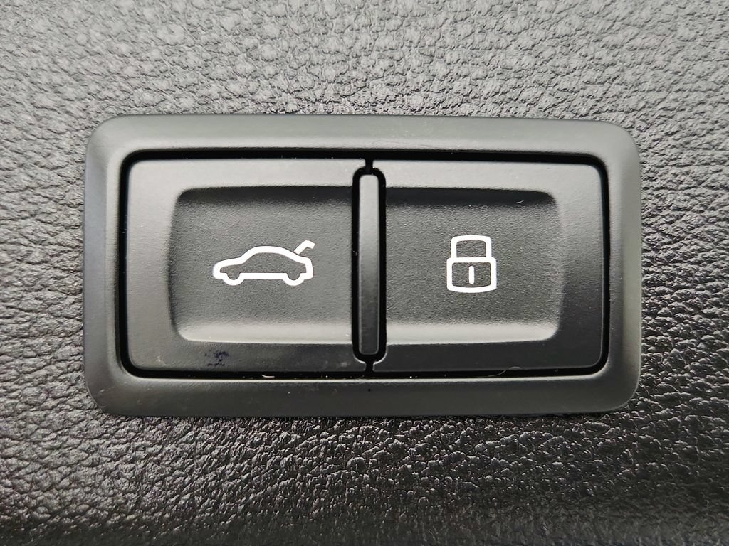 Used 2019 Audi e-tron Premium Plus AWD/4WD image 35