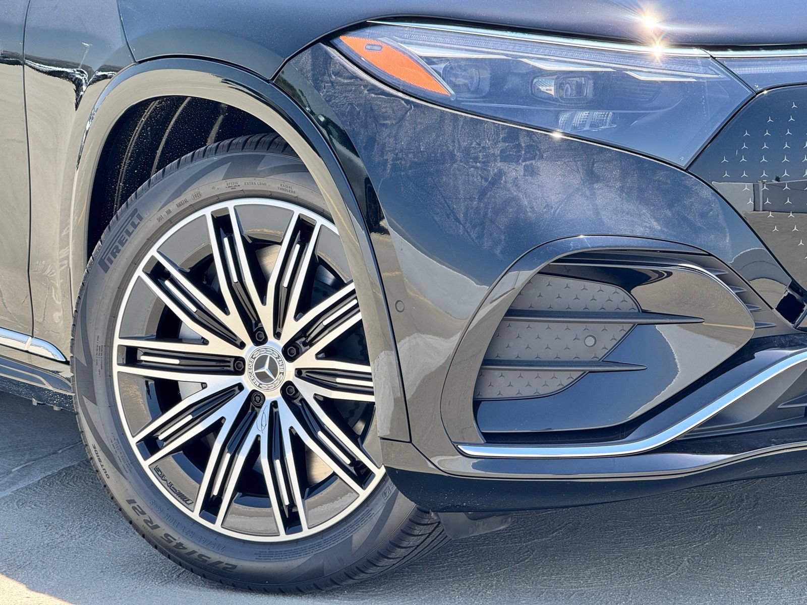 New 2026 Mercedes-Benz EQS 400 4MATIC SUV image 4