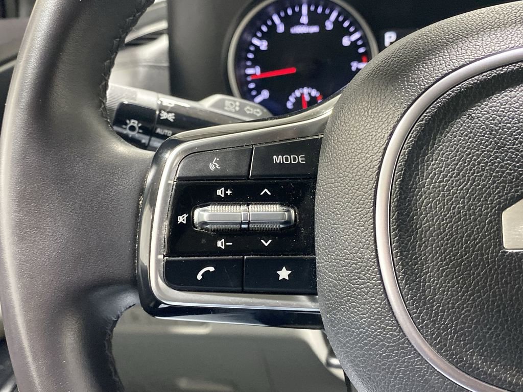 Used 2024 Kia Carnival LX image 32