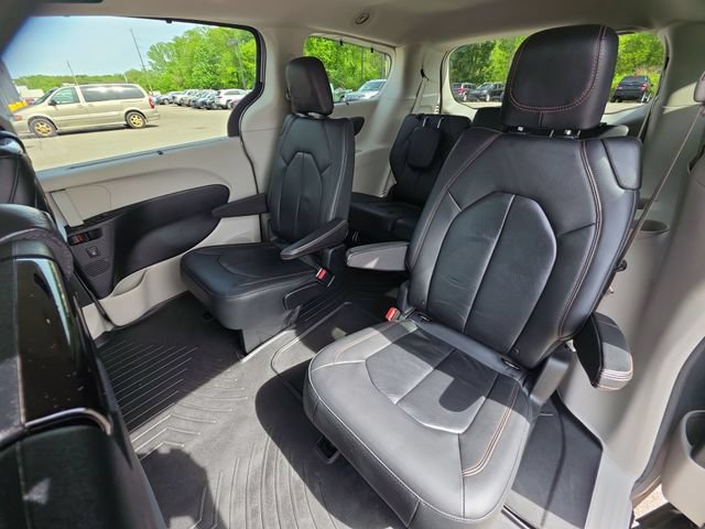 Used 2018 Chrysler Pacifica Touring-L Plus FWD image 22