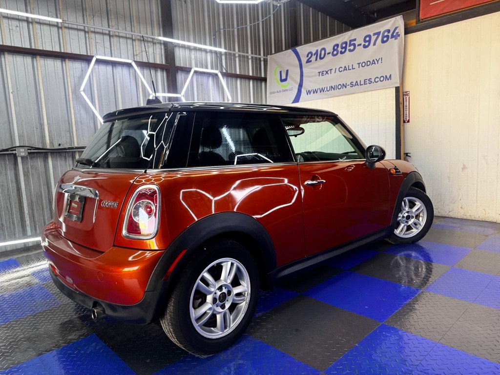 Used 2011 MINI Cooper Hardtop FWD image 11