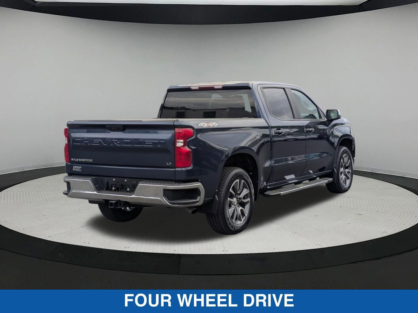 Used 2023 Chevrolet Silverado 1500 LT AWD/4WD image 4