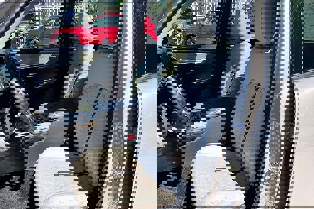 Used 2024 MAZDA CX-90 Plug-In Hybrid w/ Premium Pkg image 18