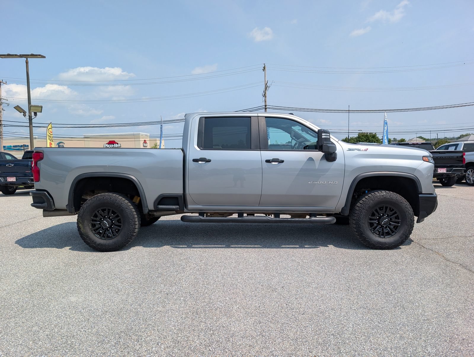 Used 2024 Chevrolet Silverado 2500 ZR2 w/ Technology Package AWD/4WD image 2