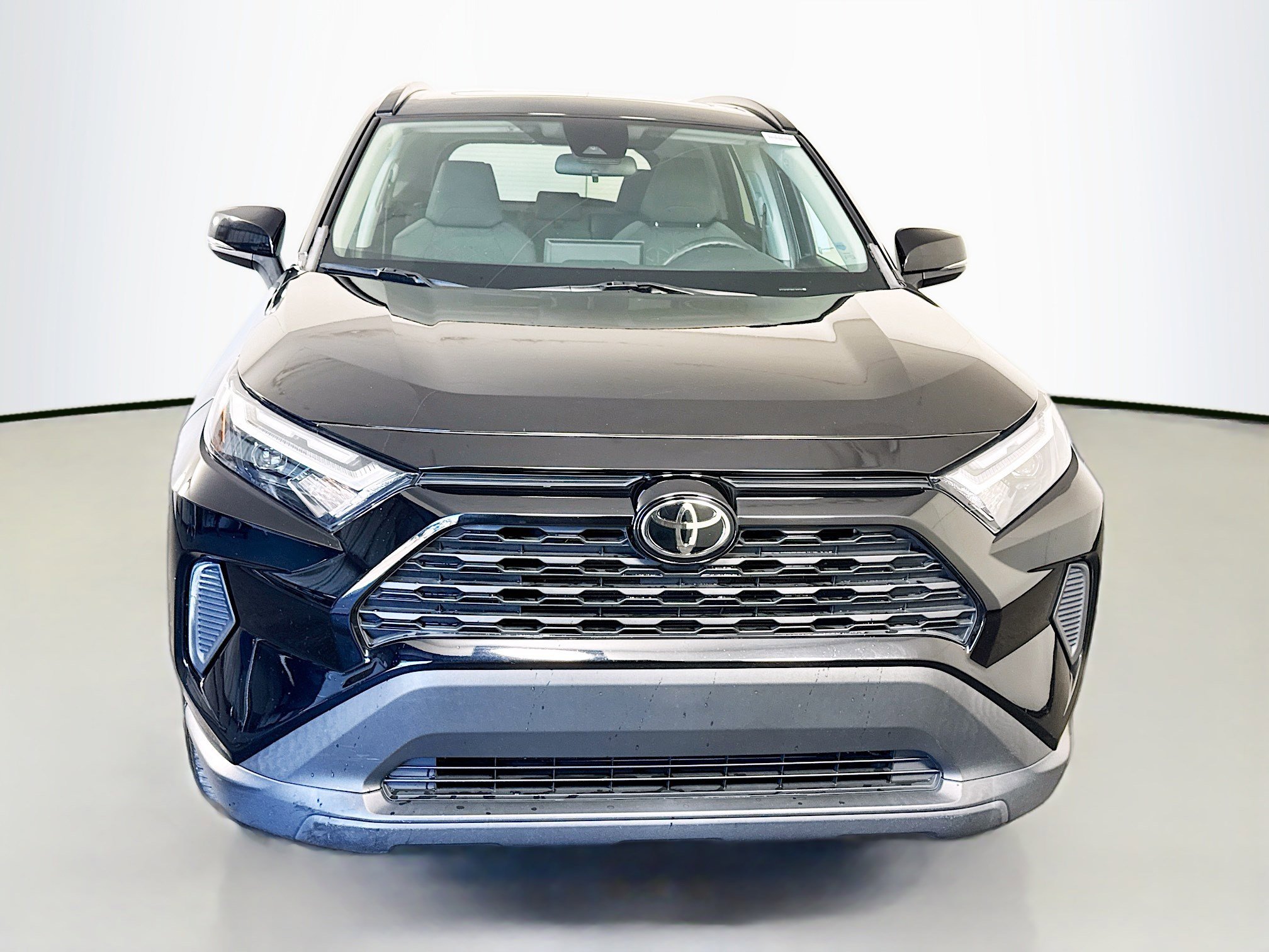 Used 2022 Toyota RAV4 XLE image 2