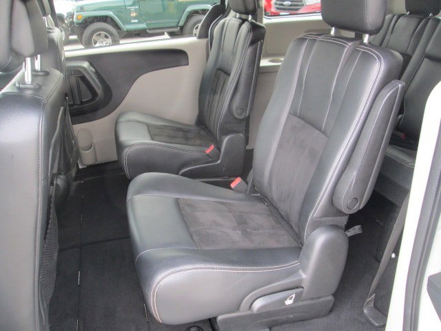 Used 2020 Dodge Grand Caravan SXT FWD image 11