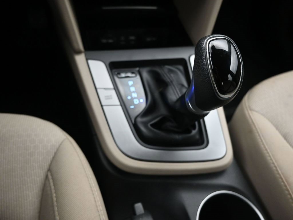 Used 2017 Hyundai Elantra SE w/ Cargo Package image 20