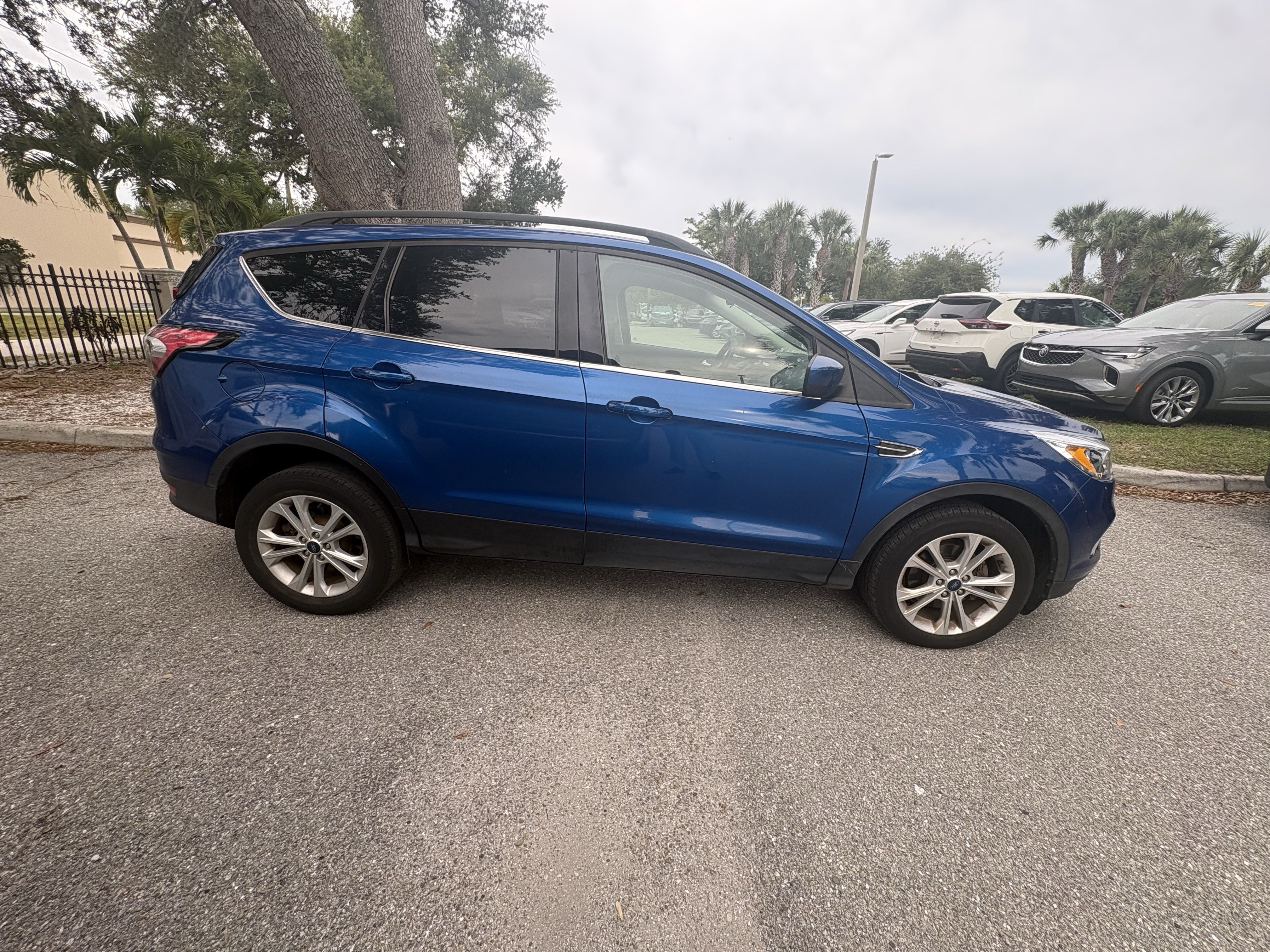 Used 2018 Ford Escape SE w/ SE Sync 3 Package FWD image 8