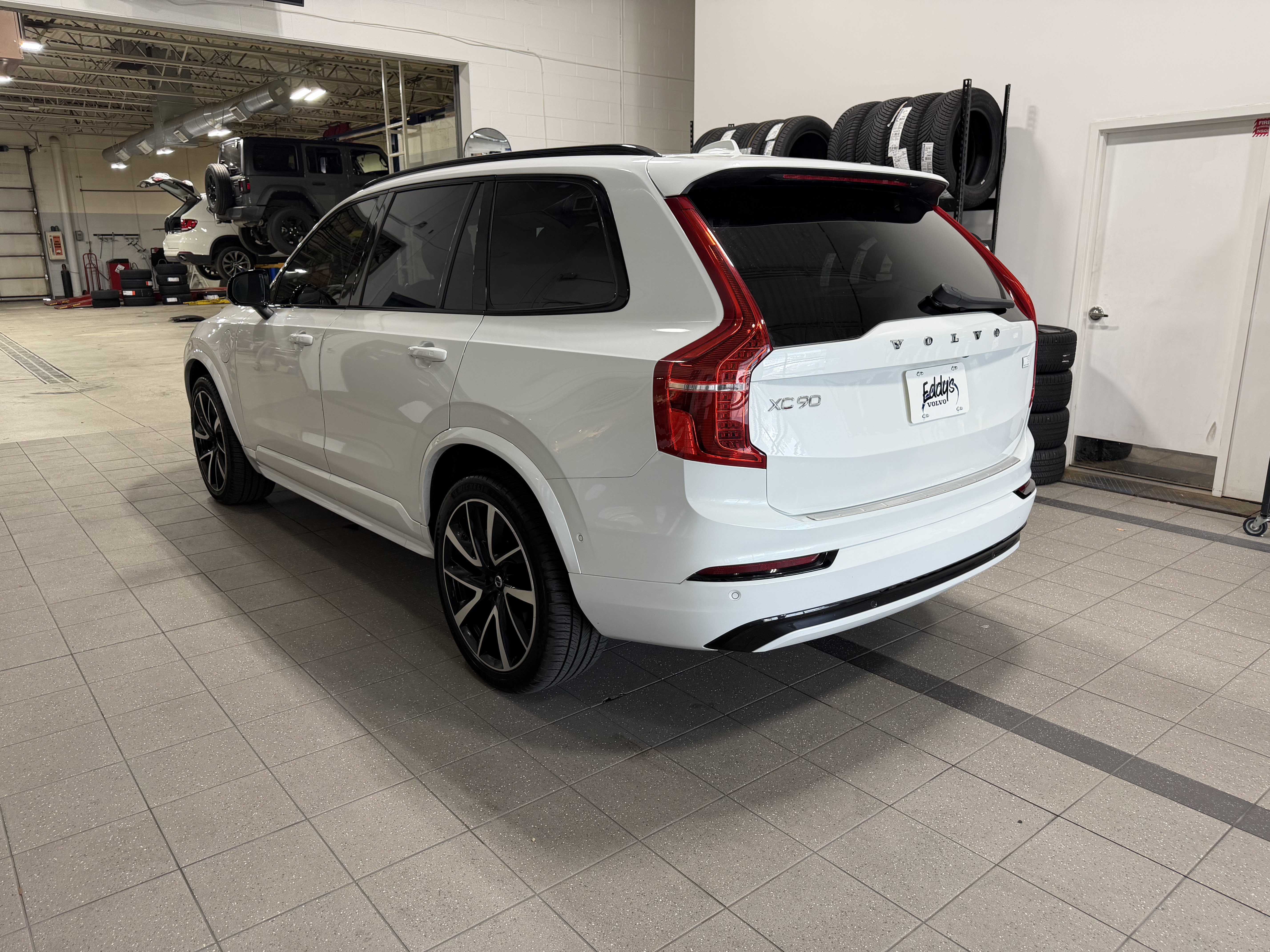 Used 2023 Volvo XC90 T8 Ultimate w/ Lounge Package AWD/4WD image 5