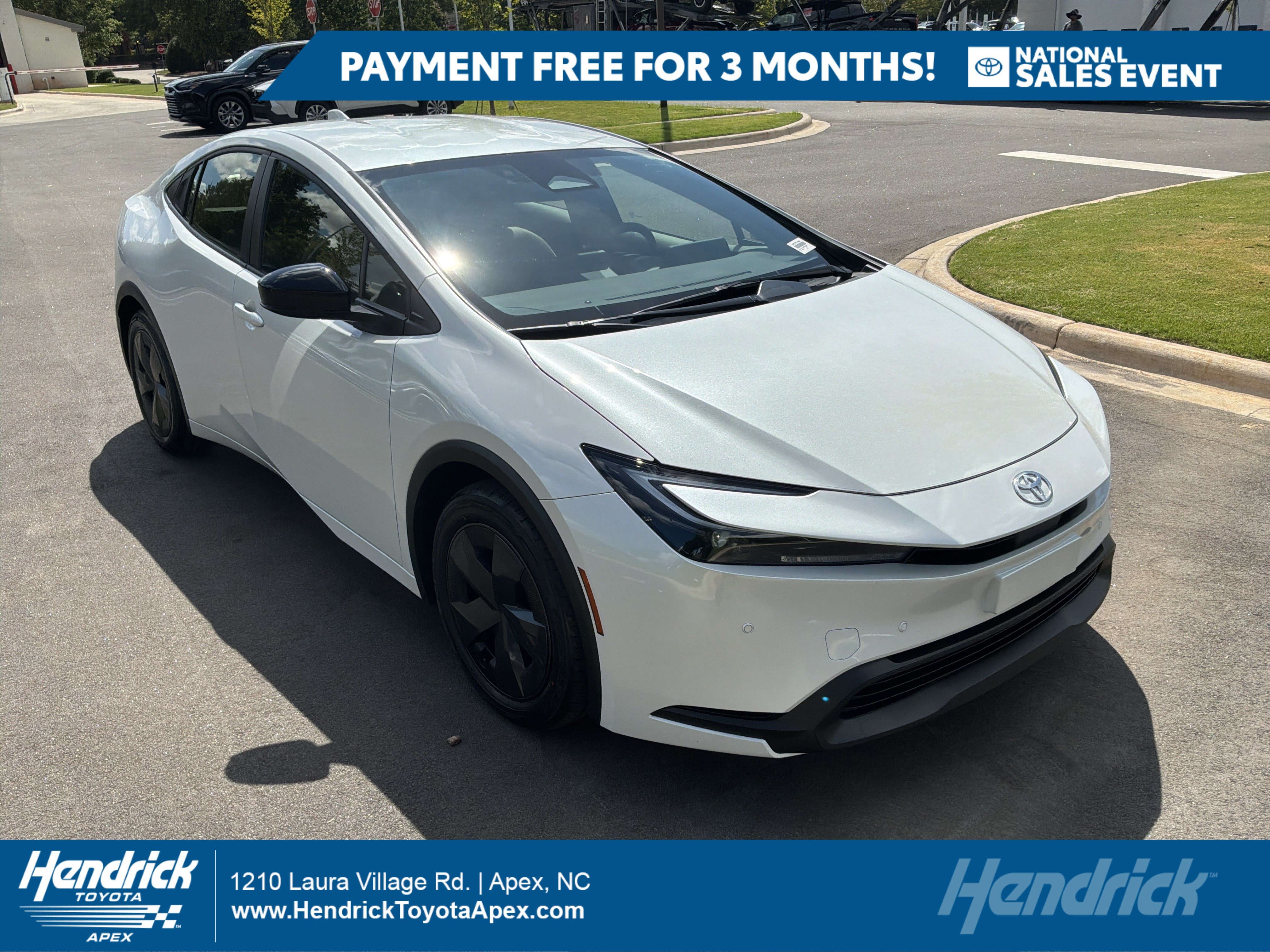 Used 2024 Toyota Prius LE FWD image 1