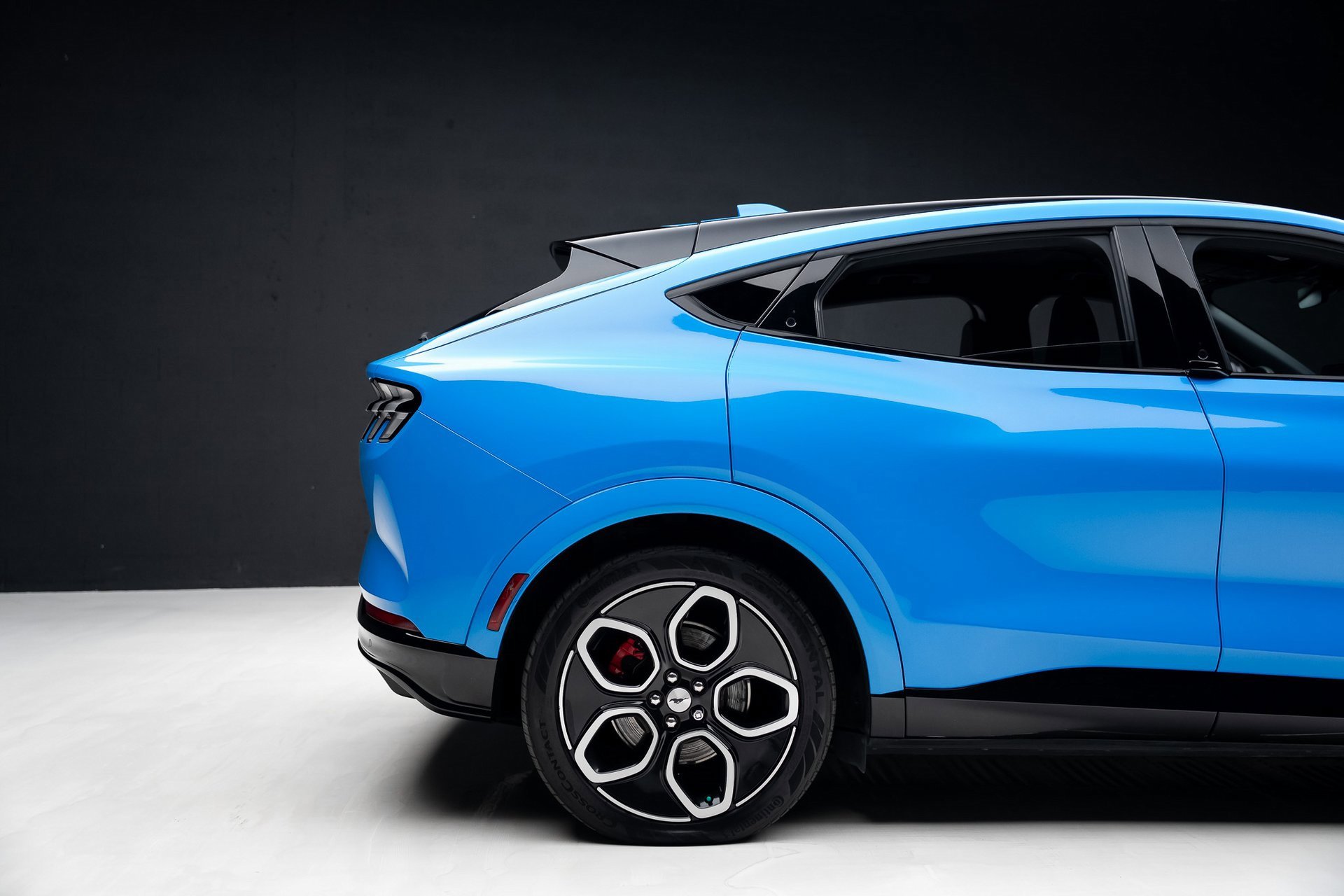 Used 2021 Ford Mustang Mach-E GT image 34