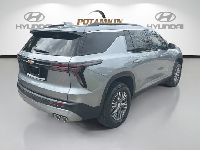Used 2026 Chevrolet Traverse LT FWD image 5
