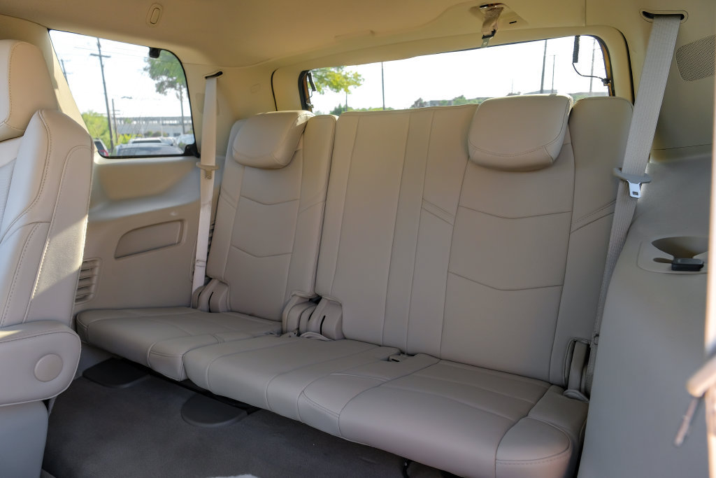 Used 2018 Cadillac Escalade Luxury AWD/4WD image 40