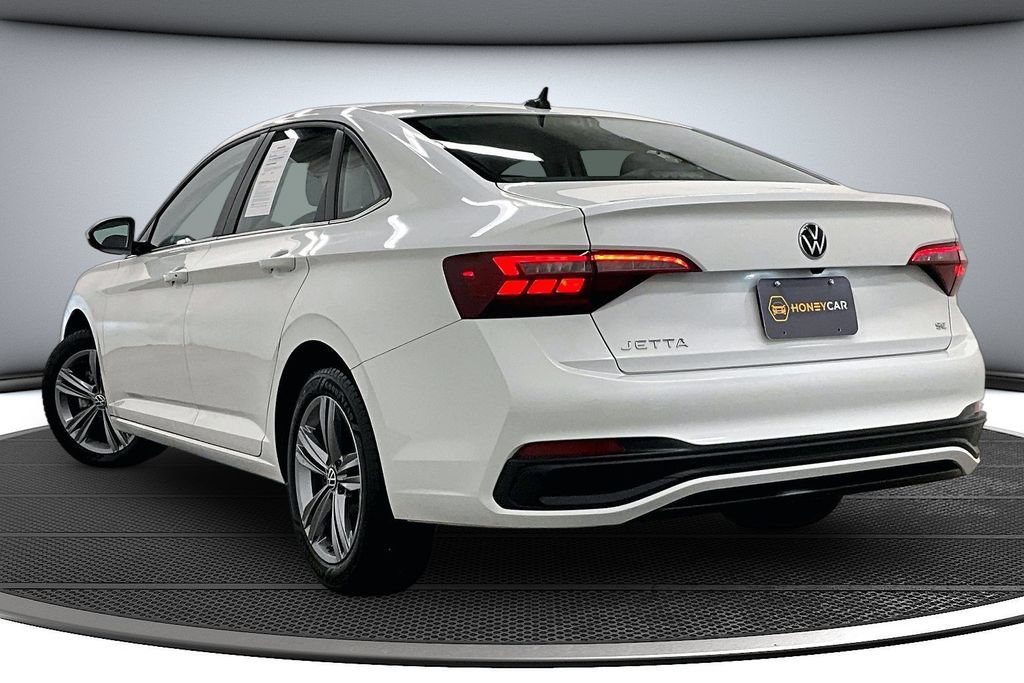Used 2023 Volkswagen Jetta SE FWD image 4