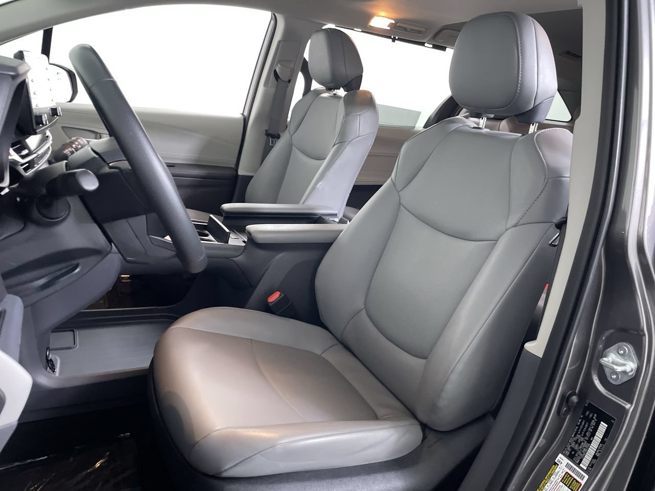 Used 2022 Toyota Sienna XLE FWD image 12