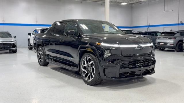New 2025 Chevrolet Silverado EV RST AWD/4WD image 2